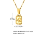 Dettaglio del ciondolo rettangolare dorato con farfalla in rilievo e misure precise - Ciondolo Solo (Senza Catena) / Oro