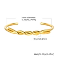 Detalle que muestra las dimensiones y el peso del brazalete rígido de acero inoxidable dorado - Dorado