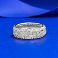 Anello largo in argento 925 con motivi in rilievo e pavé di zirconi scintillanti - US 5 / Argento