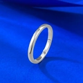 Polierter S925 Sterlingsilber Ring Minimalistischer Ring auf blauem Seidenstoff - US 5 / Silber