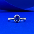 Elegante anello in argento S925 con grande zaffiro blu ovale e trama perlata retrò - US 5 / Blu Tanzanite (R1613)