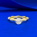 S925 Silberring mit 6mm Runddiamant und Bambus-Textur in goldener Ausführung - US 5 / Gebürsteter Ring
