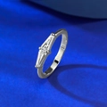 Anello minimalista in argento sterling S925 con tre zirconi a taglio baguette lucidi - US 6 / Argento