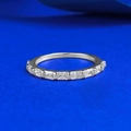 Minimalistischer S925 Sterlingsilber Ring mit funkelnden Steinen im Baguette-Schliff - US 6 / Geometrischer Pave Ring