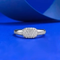 Eleganter S925 Silberring mit rechteckigem Zirkonia und gerippter Oberflächenstruktur - US 6 / Silber