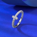 Eleganter S925 Sterling Silber geometrischer Kreuzring mit funkelnden Zirkonia Steinen - US 6 / Kreuz Ring (R1400)