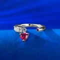 Anello aperto in argento S925 con pendente a cuore in rubino e dettagli scintillanti - Stile Cuore in Zirconia Rossa (K077) / Aperto Regolabile / Argento