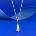 Elegante vergoldete S925 Silber Wassertropfenkette mit weißem Zirkonia auf blauer Seide - Goldene Wassertropfenflasche Halskette / 925er Silber