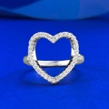 Anillo de plata S925 con corazón calado y circonitas brillantes sobre fondo azul - US 5 / Corazón Color Platino