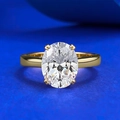 Luxurious 4-carat oval cut yellow gold solitaire ring with four-prong setting - US 5 / Gold