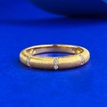 Bague en argent 925 doré brossé satiné ornée de trois rangées de pierres en zircone - US 5 / Or Brossé