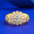 Lussuoso anello in argento S925 dorato con diamanti a girasole e finitura spazzolata - US 5 / Oro