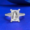 Anello solitario taglio smeraldo con diamanti micro-pavé su fascia in argento - US 5 / Argento Zirconia Trasparente