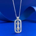 Drehbare Vajra-Halskette aus Silber mit Zirkon-Besatz auf blauem Seidenhintergrund - Vajra Anhänger (Silber)