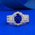 Elegant S925 sterling silver ring with oval blue sapphire and pavé set white zirconia - US 5 / Platinum Blue