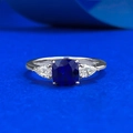 Elegant 925 silver ring featuring a cushion-cut blue sapphire with pear-shaped side stones - US 5 / Blue