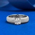 S925 sterling zilveren lintring met geborstelde textuur en een ronde witte diamant - US 5 / Zilver Geborstelde Stijl