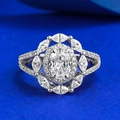 Lussuoso anello in argento S925 con taglio ovale, accenti marquise e gambo diviso con strass - US 6 / Anello Ovale (R1301)