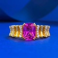 Exquisiter vergoldeter S925 Silberring mit einem rechteckigen roten Turmalin-Stein - US 5 / R1090 Rosa Korund Ring (Gold)