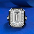 Anello di lusso in argento con diamante taglio Asscher su sfondo velluto blu - US 5 / Zirconia bianca con bordo nero (R1091)