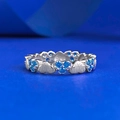 Vintage-Ring aus 925er Silber mit blauen Zirkon-Herzen und gebürstetem Herz-Muster - US 5 / Aqua