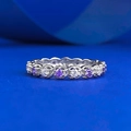 S925 Sterling Silber Eternity Ring mit lila und weißen Zirkonia im Wellendesign - US 5 / Weißer und Lila Stein