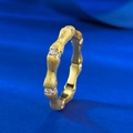 Handgefertigter S925 Silber vergoldeter Bambusring mit Mattierung und kleinen Diamanten - US 5 / Gold