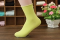 Neon groen gekamde katoenen damessokken met een comfortabele omgerolde boord afwerking - Eén maat / Geel & Groen