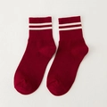Calcetines de algodón rojo oscuro con dos rayas blancas y textura de canalé vertical - Talla única / Burdeos