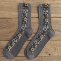 Chaussettes grises en maille torsadée pour femmes avec motifs floraux rétro - Taille unique / Gris clair