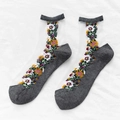 Calze corte da donna grigio scuro con rete bianca e ricamo floreale in stile vintage - Taglia unica / Grigio