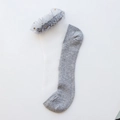 Simpatici calzini bianchi con bordo in mesh grigio e piccole stelle dorate da donna - Taglia unica / Grigio