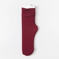 Chaussettes plissées rouge foncé en velours côtelé avec un design empilé décontracté - Taille unique / Bordeaux