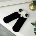 Dikke zwarte koraalvlies sokken met witte golfstiksels en decoratieve patch - Eén maat / Zwart (Panda-patroon)