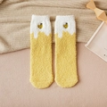 Simpatici calzini giapponesi in pile corallo giallo e bianco con ricamo banana - Taglia unica / Giallo (Stile Banana)