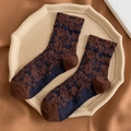 Calze al polpaccio blu navy con motivo jacquard floreale 3D marrone in stile vintage - Taglia unica / caffè