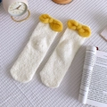 Dikke witte koraalfleece sokken met een gele pluche strik voor de herfst en winter - Eén maat / Crème Wit met Gele Strik