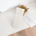 Weiße Baumwollsocken im JK-Stil mit Jacquard-Blumenmuster und Rüschenkanten - Einheitsgröße / Weißes Kleeblatt