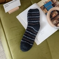 Dikke koraalvlies herensokken met donkerblauwe en bruine strepen voor in huis - Eén maat / Zwart