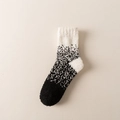 Dicke flauschige Korallenvlies-Socken für Damen im schwarz-weißen Color-Block-Stil - Einheitsgröße / Weiße Manschette Schwarze Zehe