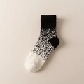 Dicke schwarz-weiße Socken aus Korallenvlies mit warmem und kuscheligem Plüschstoff - Einheitsgröße / Schwarze Manschette Weiße Zehe