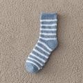 Dikke koraalfleece sokken met blauwe en witte strepen voor warm wintercomfort thuis - Eén maat / Blauw