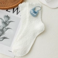 Witte koraalvlies sokken voor de winter met schattig blauw tasornament en zachte textuur - Eén Maat (35-40) / Portemonnee