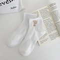 White low-cut cotton blend socks with embroidered brown P letter and ribbed ankle cuff - One Size / White (Letter P)
