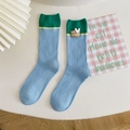 Chaussettes bleu clair à revers rayés vert et jaune avec détail écusson cœur marron - Taille unique / Bleu