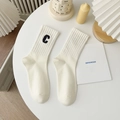 Chaussettes mi-mollet en coton blanc crème avec broderie lettre C et texture côtelée - Taille unique / Blanc - Broderie C