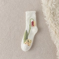 Weiße Korallenfleece-Wintersocken mit Tulpenstickerei und süßem Bärenmuster - Einheitsgröße / Große Tulpe