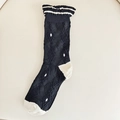 Chaussettes rétro noires en tricot avec volants blancs et texture en losanges - Taille unique / Pois Noirs