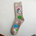 Calze medie kaki con motivi graffiti colorati e toppa ricamata Stay Real di tendenza - Taglia Unica (Artigianato a Doppio Ago di Alta Gamma) / Cachi Chiaro