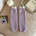Plüschige lila Korallenvlies-Socken mit süßem Monster-Stickerei und weicher, flauschiger Textur - Einheitsgröße / Lila